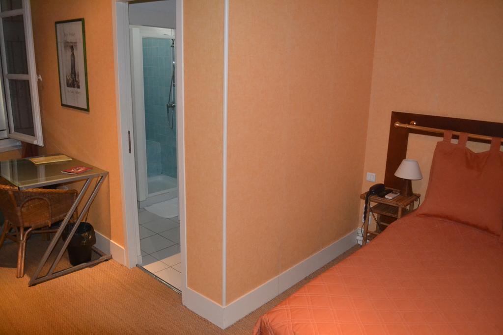Hotel De France Libourne Room photo